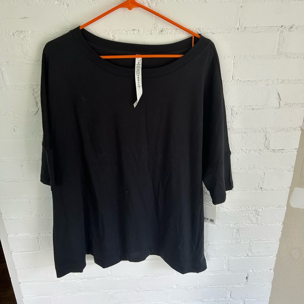 Black lululemon boyfriend box tee